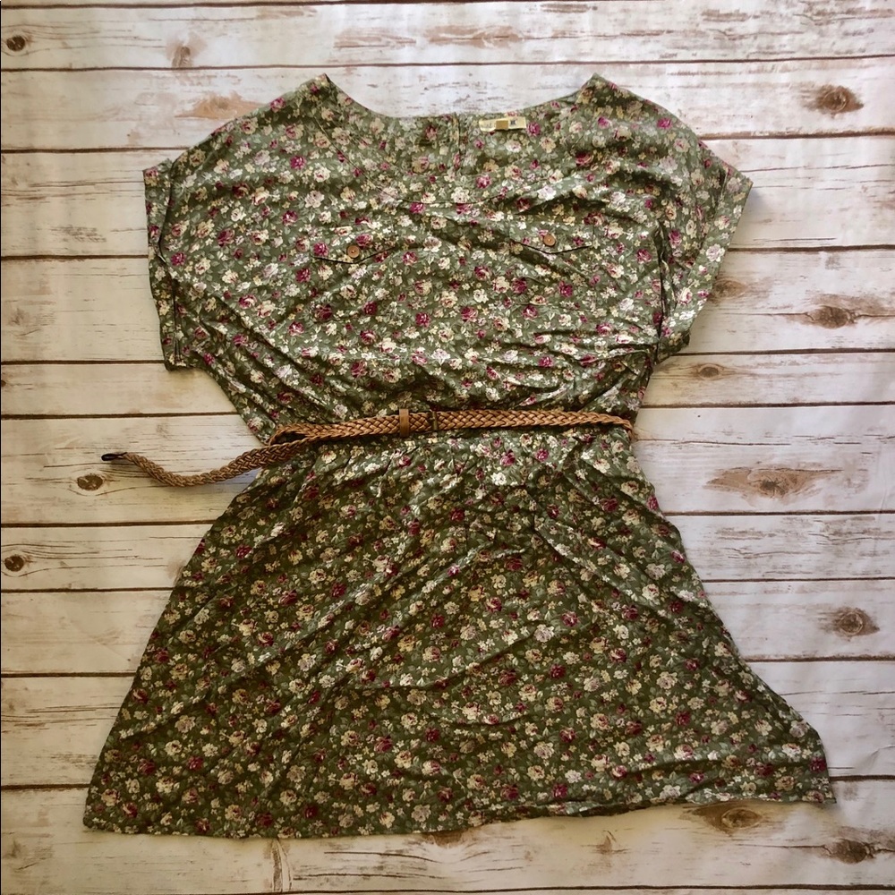 Women’s plus size floral dress with belt